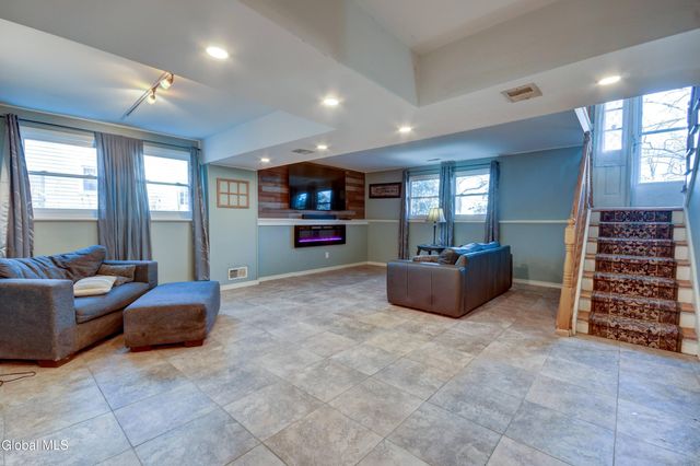 6 Jo Ann Court, Colonie, NY 12205