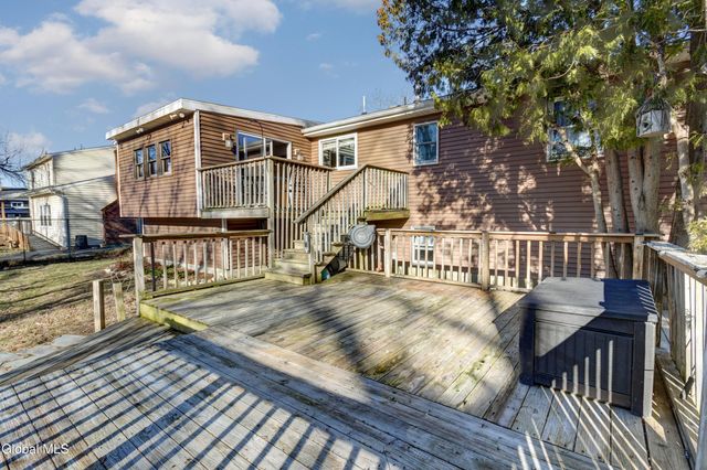 6 Jo Ann Court, Colonie, NY 12205