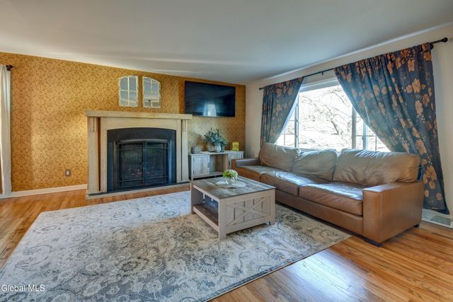 6 Jo Ann Court, Colonie, NY 12205