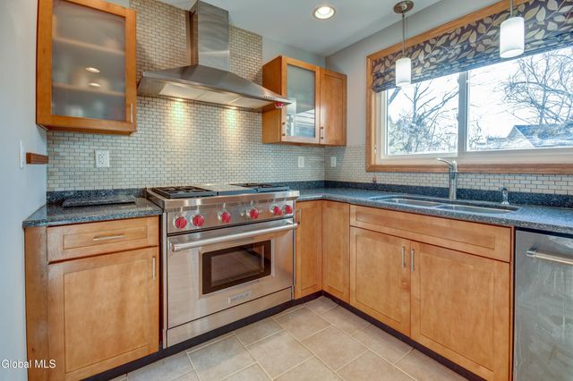 6 Jo Ann Court, Colonie, NY 12205