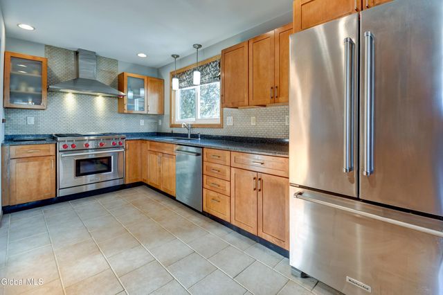 6 Jo Ann Court, Colonie, NY 12205