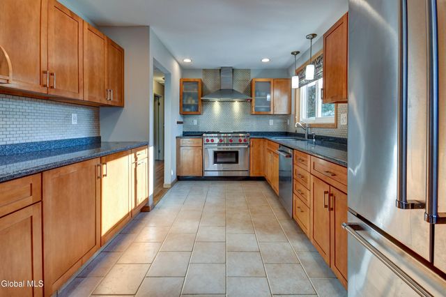 6 Jo Ann Court, Colonie, NY 12205