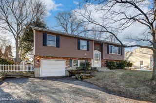 6 Jo Ann Court, Colonie, NY 12205