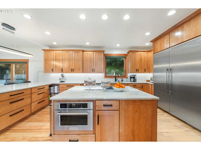 2024 CEDAR Ct, North Bend, OR 97459