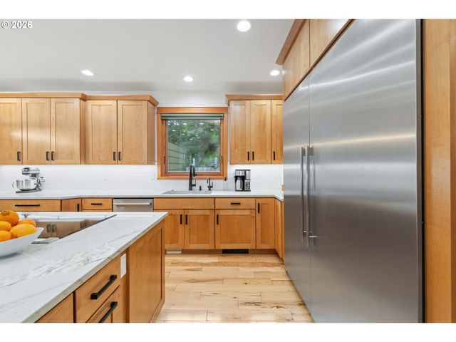 2024 CEDAR Ct, North Bend, OR 97459