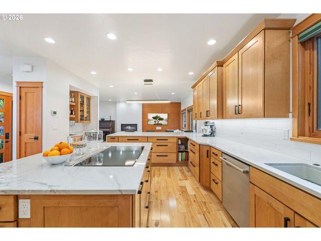 2024 CEDAR Ct, North Bend, OR 97459