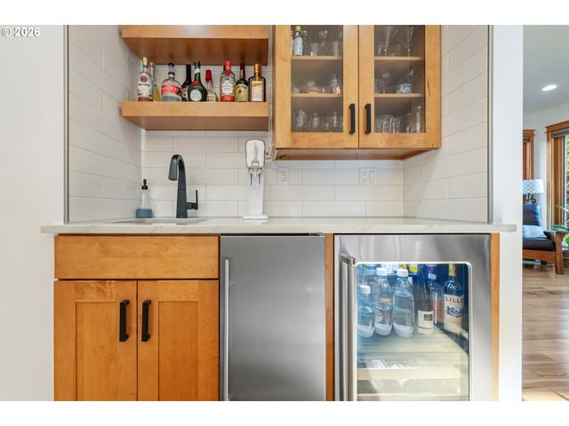 2024 CEDAR Ct, North Bend, OR 97459