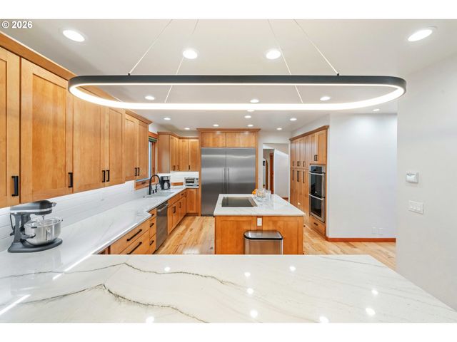 2024 CEDAR Ct, North Bend, OR 97459