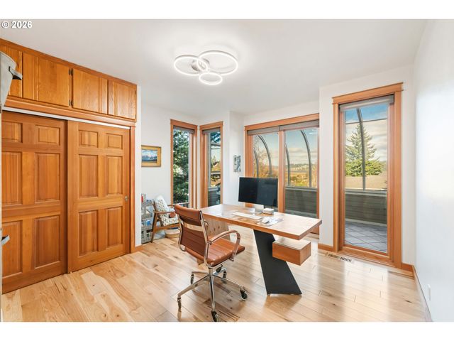 2024 CEDAR Ct, North Bend, OR 97459