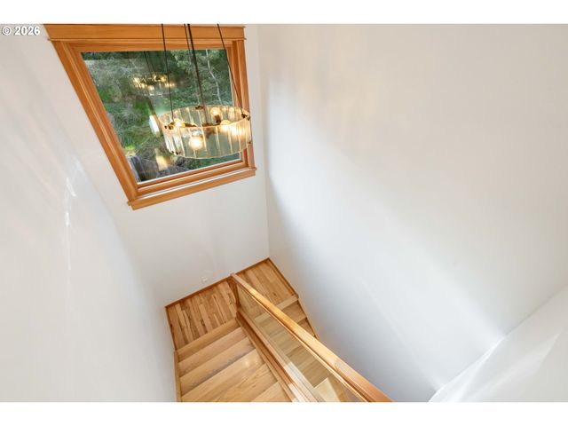 2024 CEDAR Ct, North Bend, OR 97459