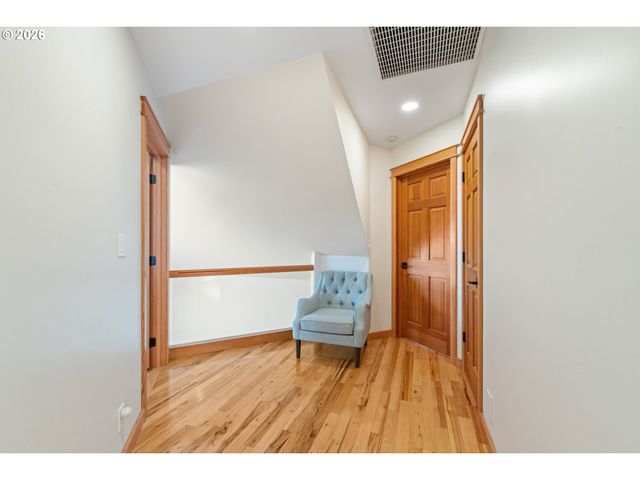 2024 CEDAR Ct, North Bend, OR 97459