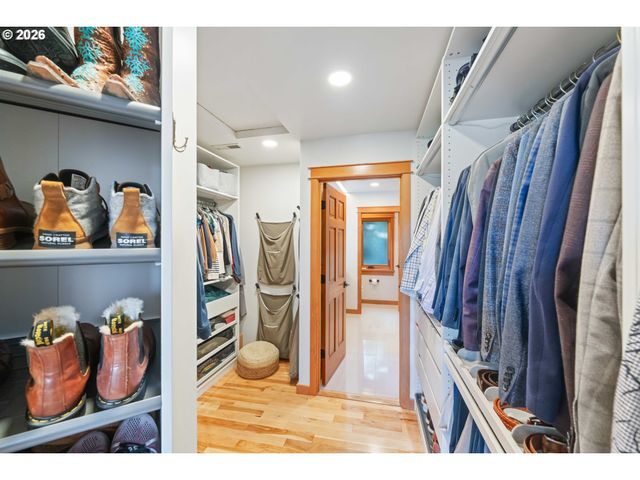 2024 CEDAR Ct, North Bend, OR 97459