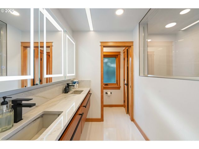 2024 CEDAR Ct, North Bend, OR 97459