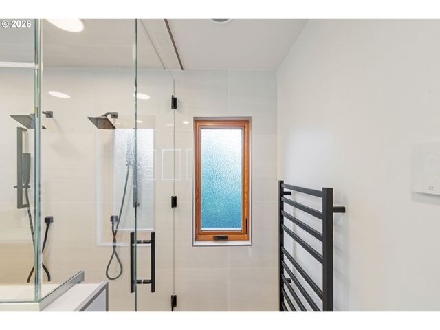 2024 CEDAR Ct, North Bend, OR 97459