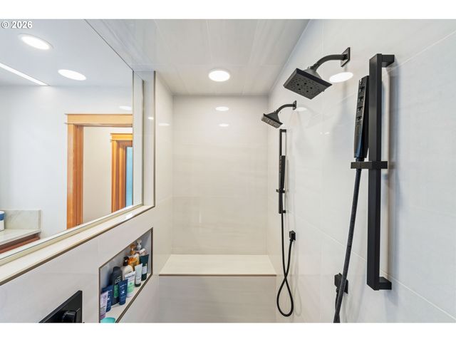 2024 CEDAR Ct, North Bend, OR 97459