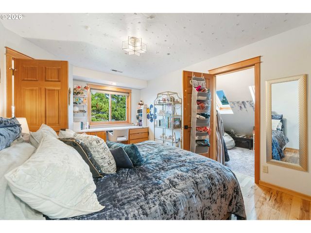 2024 CEDAR Ct, North Bend, OR 97459