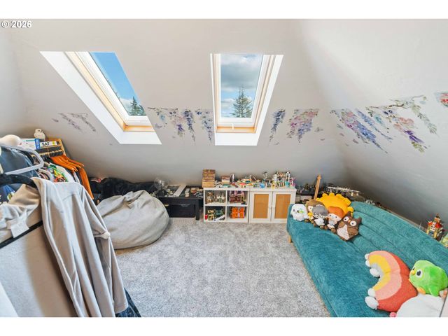 2024 CEDAR Ct, North Bend, OR 97459