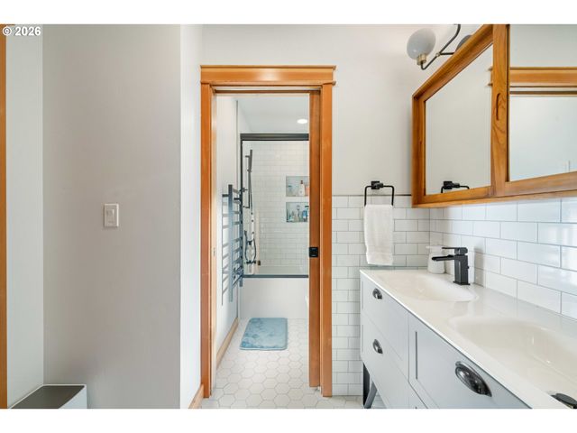 2024 CEDAR Ct, North Bend, OR 97459