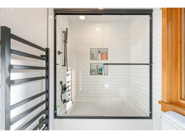 2024 CEDAR Ct, North Bend, OR 97459