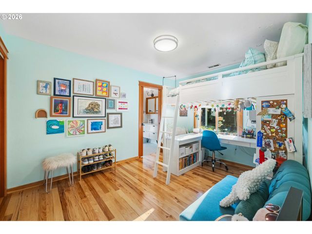 2024 CEDAR Ct, North Bend, OR 97459