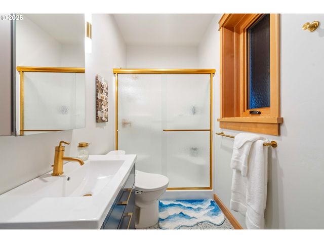 2024 CEDAR Ct, North Bend, OR 97459