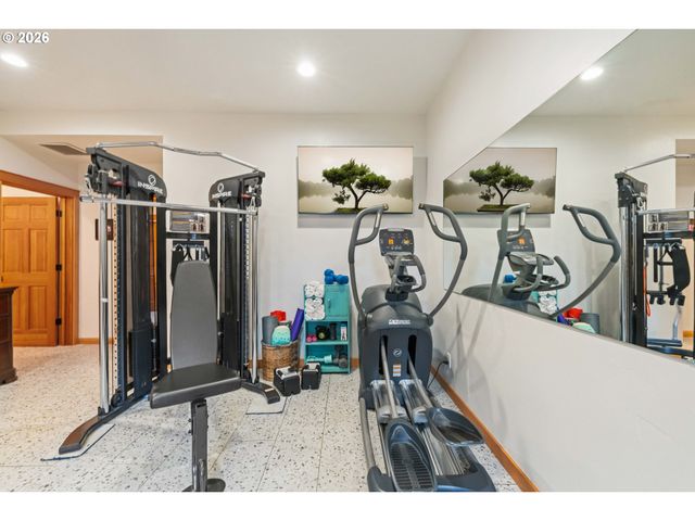 2024 CEDAR Ct, North Bend, OR 97459