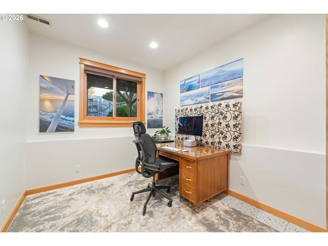 2024 CEDAR Ct, North Bend, OR 97459