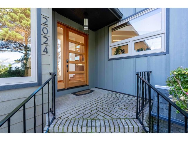 2024 CEDAR Ct, North Bend, OR 97459