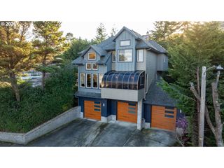 2024 CEDAR Ct, North Bend, OR 97459