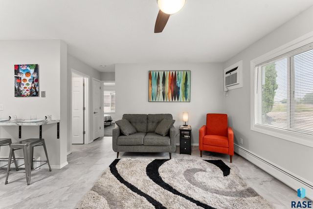 101 S Holly Ave Avenue, Sioux Falls, SD 57104