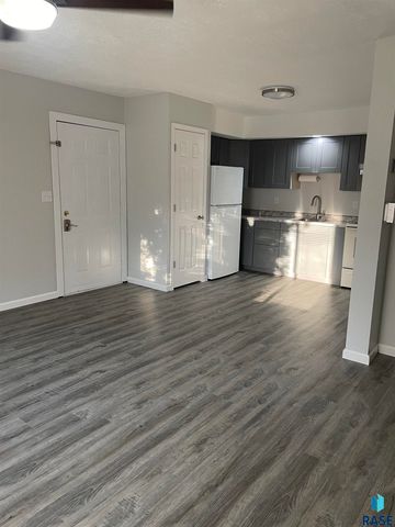 101 S Holly Ave Avenue, Sioux Falls, SD 57104
