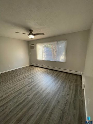 101 S Holly Ave Avenue, Sioux Falls, SD 57104