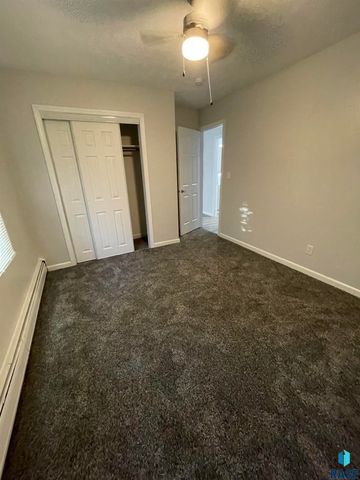 101 S Holly Ave Avenue, Sioux Falls, SD 57104