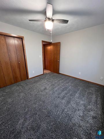 101 S Holly Ave Avenue, Sioux Falls, SD 57104