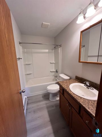 101 S Holly Ave Avenue, Sioux Falls, SD 57104