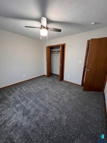 101 S Holly Ave Avenue, Sioux Falls, SD 57104