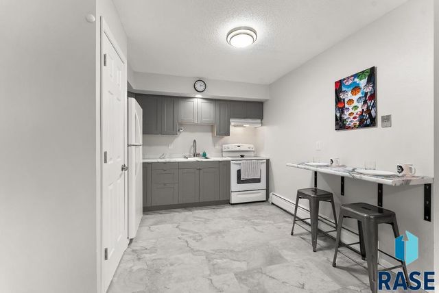 101 S Holly Ave Avenue, Sioux Falls, SD 57104