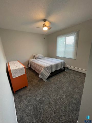 101 S Holly Ave Avenue, Sioux Falls, SD 57104