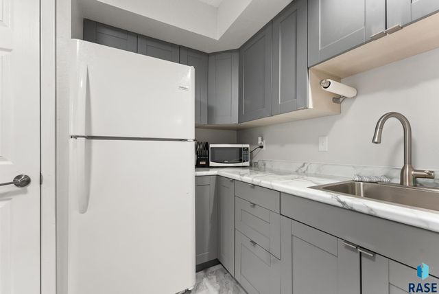 101 S Holly Ave Avenue, Sioux Falls, SD 57104