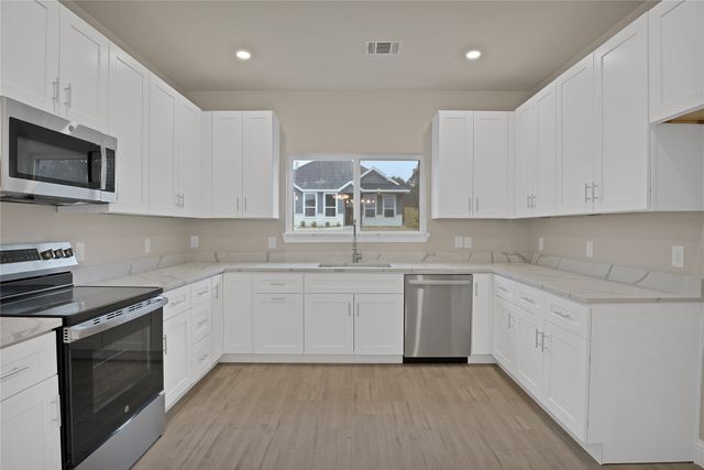 5618 Barkridge Drive, Granbury, TX 76048