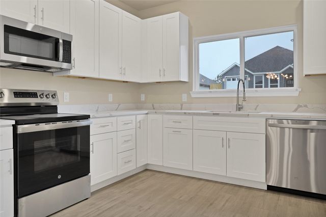 5618 Barkridge Drive, Granbury, TX 76048