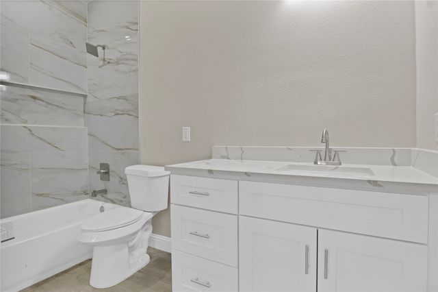 5618 Barkridge Drive, Granbury, TX 76048