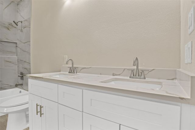 5618 Barkridge Drive, Granbury, TX 76048