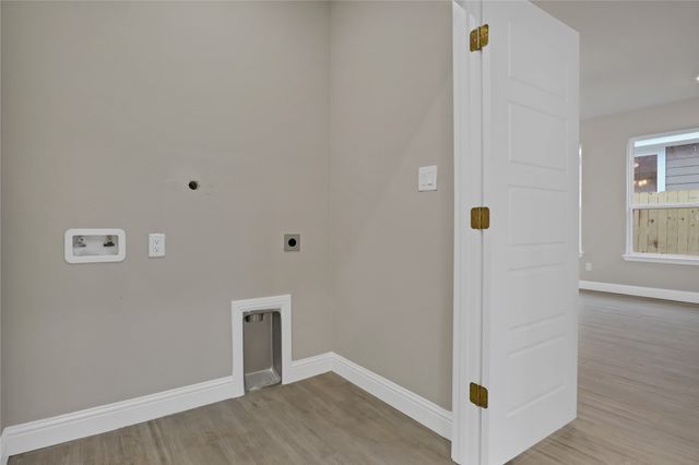 5618 Barkridge Drive, Granbury, TX 76048