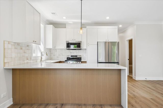 1540 W Rosemont Avenue G, Chicago, IL 60660