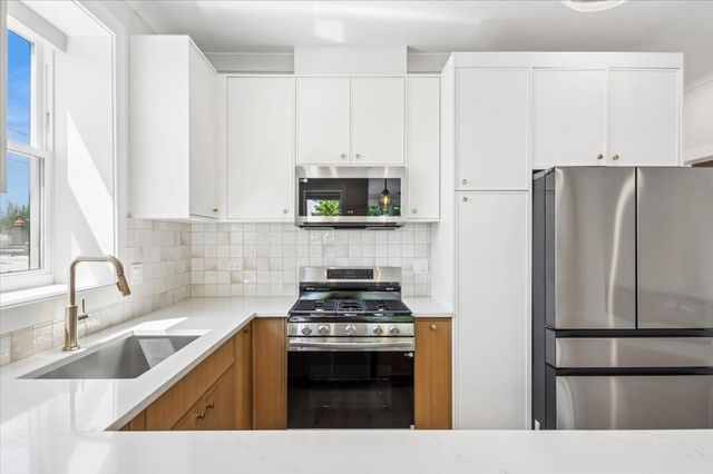 1540 W Rosemont Avenue G, Chicago, IL 60660