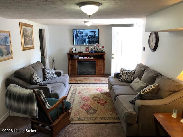 693 N Lakeview Dr, Louisville, KY 40229