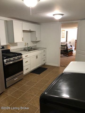 693 N Lakeview Dr, Louisville, KY 40229