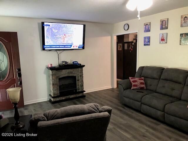 693 N Lakeview Dr, Louisville, KY 40229