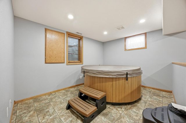 1003 12th Street N, Moorhead, MN 56560